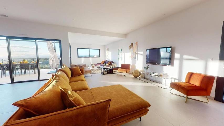Location de vacances pour 6 personnes, avec Terrasse ainsi que Piscine et Vue à Saint-Maximin (Oise) - 2