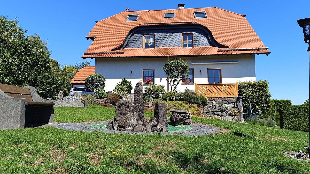 Geheel vakantieappartement, Vakantieappartement voor 2 personen met tuin in Osteifel