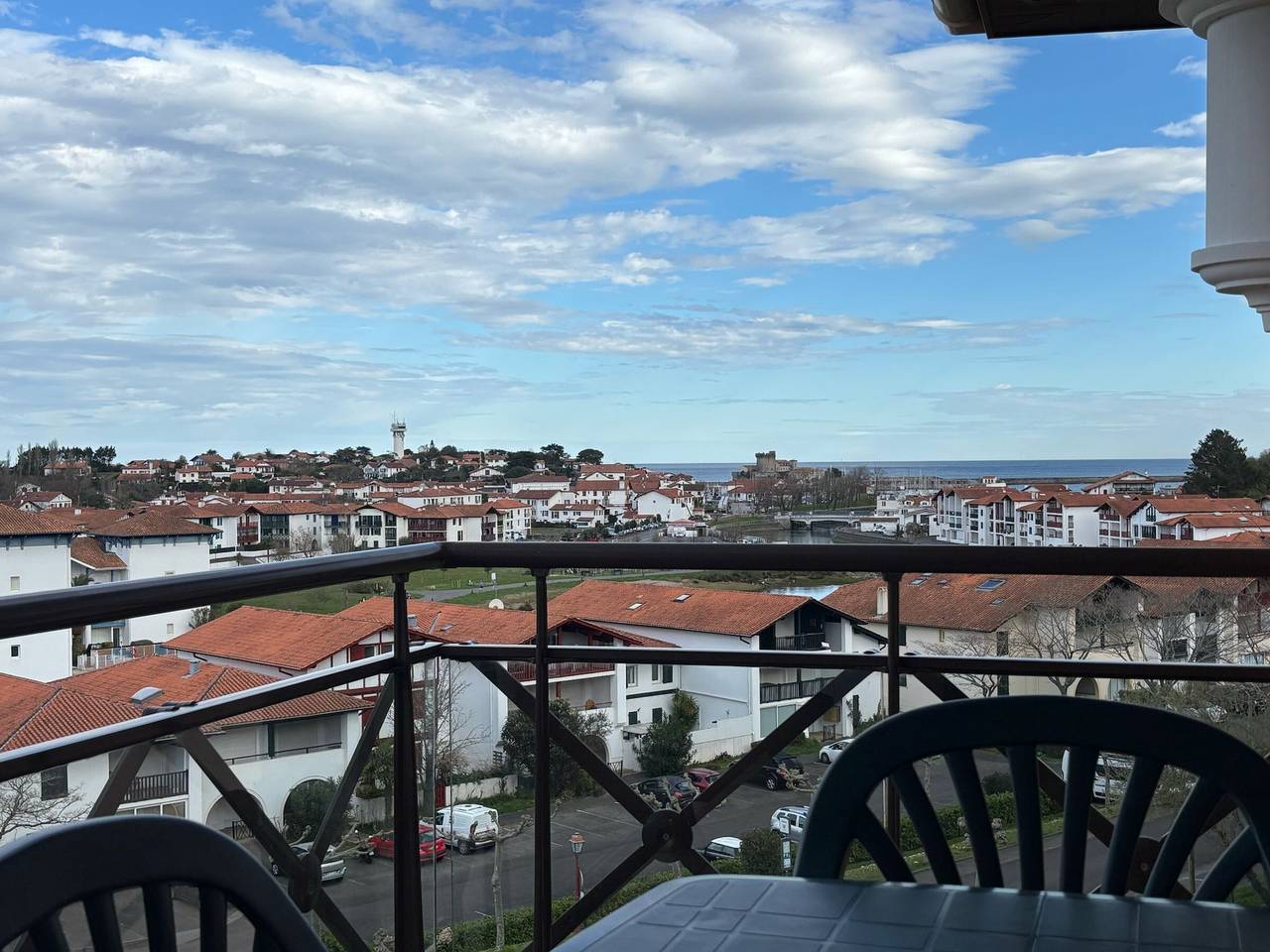 Entire apartment, Charming 2-room apartment with terrace and pool access in Urrugne, Bayonne region