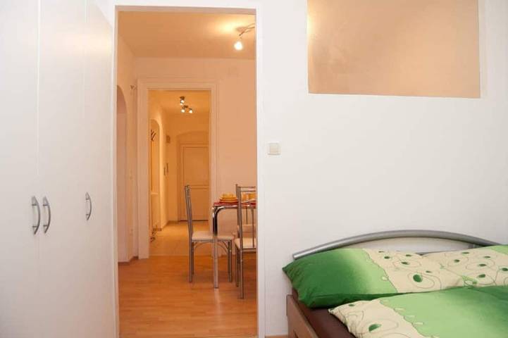 Ganze Wohnung, Raisa Helles freundliches 3-Zimmer-Apartment mit Garteneingang in Preßbaum, Traisental