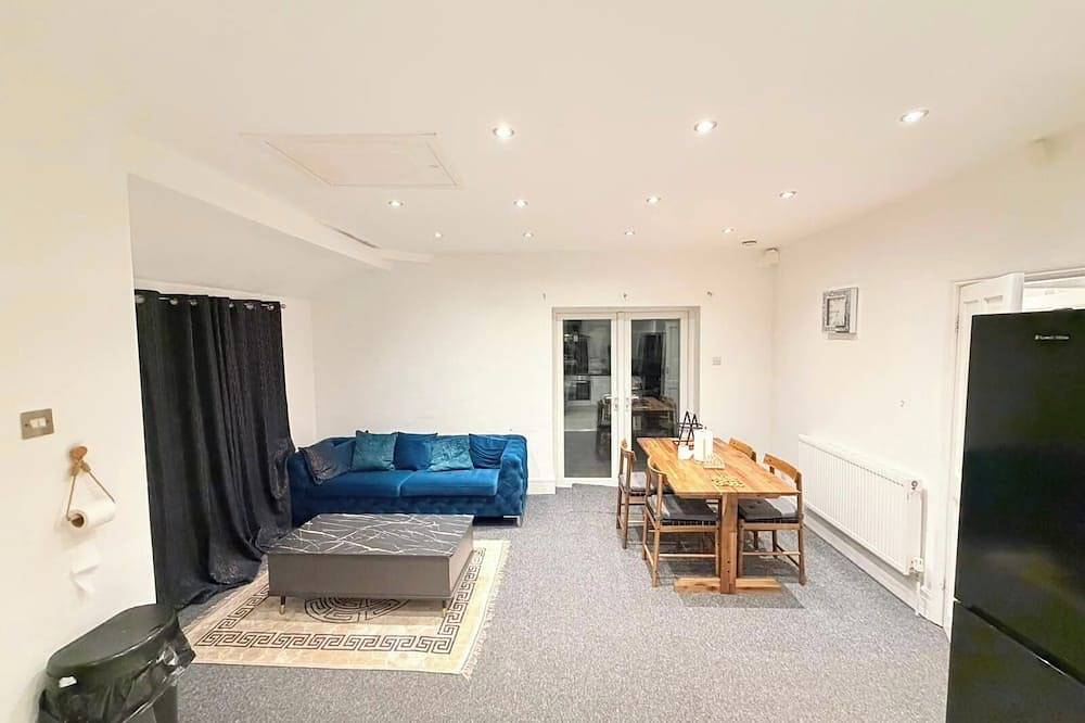 7 Guests 3-Br free parking-near Manchester Airport in Stockport, Grand Manchester