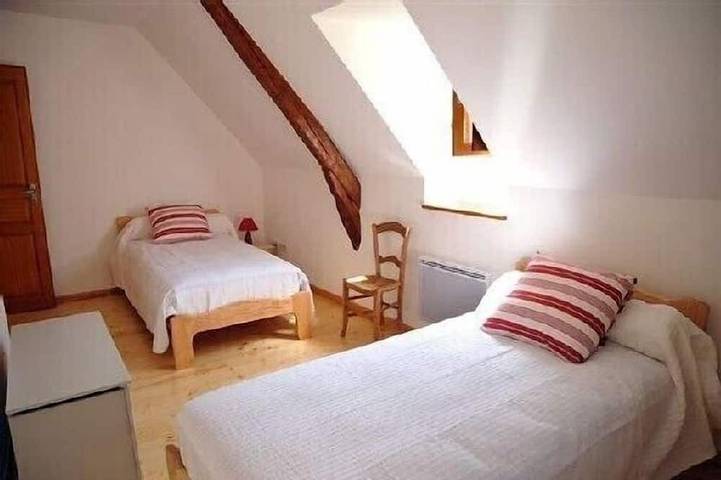 Gîte pour 4 personnes, avec jardin à Aucun - 2