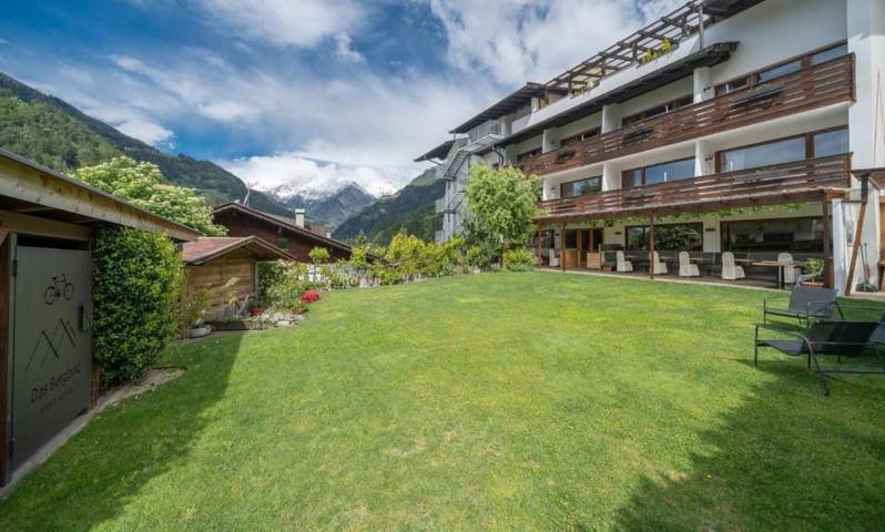 Geräumige Timmels Suite mit Südbalkon und mit kostenfreiem Wellness- und Poolzugang in Stubaier Alpen, St. Leonhard in Passeier