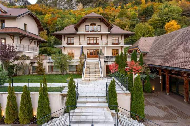 Maison de vacances pour 16 personnes, avec jacuzzi ainsi que sauna et jardin à Veyrier-du-Lac