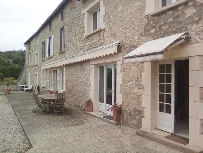 Location de vacances pour 6 personnes, avec Jacuzzi et Terrasse ainsi que Jardin et Vue dans Pévy