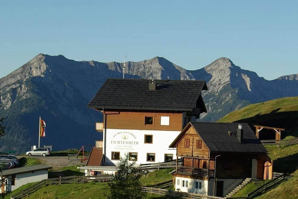 Doppelzimmer mit Nordbalkon - Almhotel Fichtenheim in Kreuzeckgruppe, Berg im Drautal