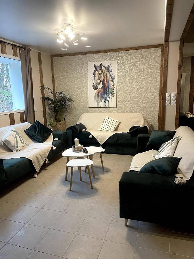 Gîte pour 8 personnes, avec terrasse, animaux acceptés dans Saint-Hervé