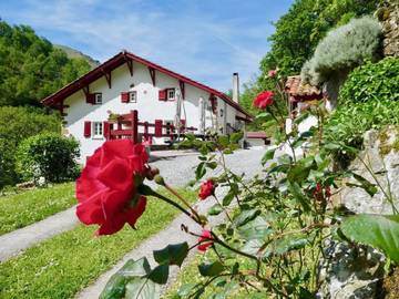 Chambre d’hôte pour 4 personnes, avec jardin et vue, animaux acceptés à Saint-Étienne-de-Baïgorry