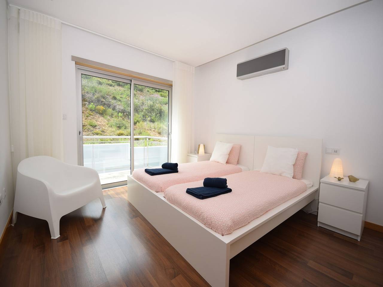 Holiday Home near São Martinho Beach in Salir do Porto, Tornada e Salir do Porto