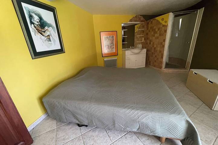 Appartement entier, Escapade idyllique Studiobas de Villa:jardin et piscine privée prochedu littoral in Pierrefeu-du-Var, Côte méditerranéenne (France)