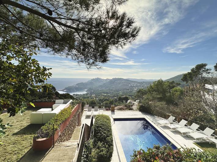 Villa for 8 people, with ocean view and terrace as well as garden in Begur