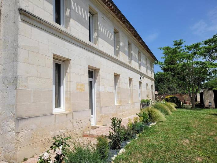 Maison d’hôte pour 8 personnes, avec Jacuzzi et Terrasse ainsi que Jardin et Piscine à Lugon-et-l'Île-du-Carnay