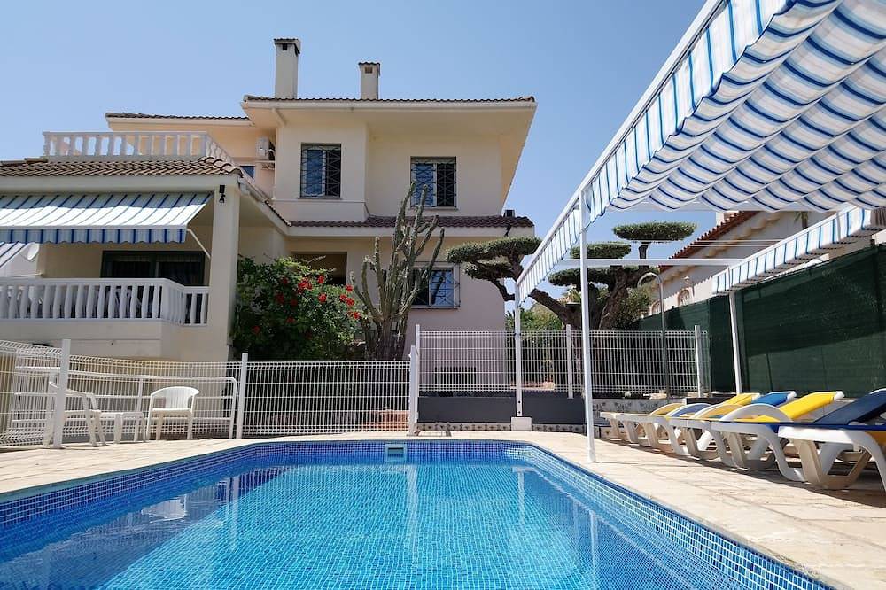 Villa pour 13 Personnes dans Terres de l'Èbre, Costa Dorada
