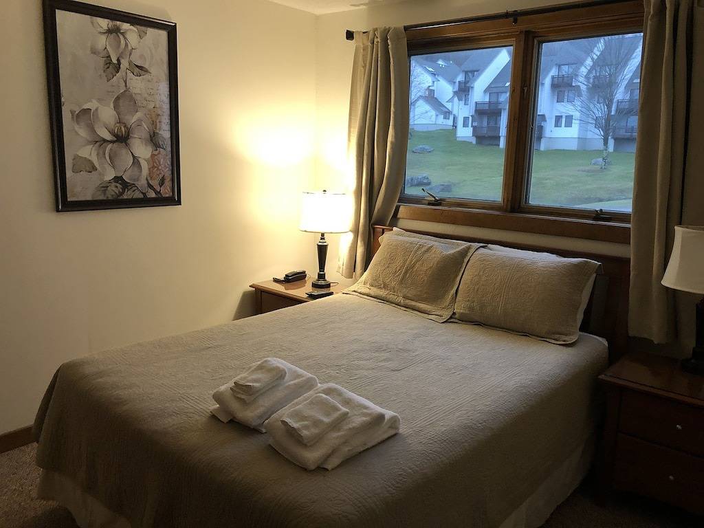 Ganze Wohnung, Sunrise Ski On & Off! Trailside 2 Story Endeinheit. Pool, Whirlpools, Fitnessstudio, Sauna +++ in Killington, Rutland County