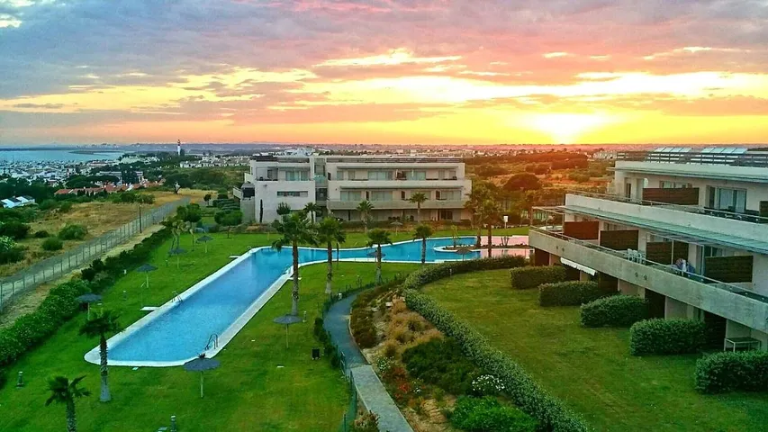 Apartamento de vacaciones para 4 personas, con vistas y piscina además de piscina para niños y jardín - 1