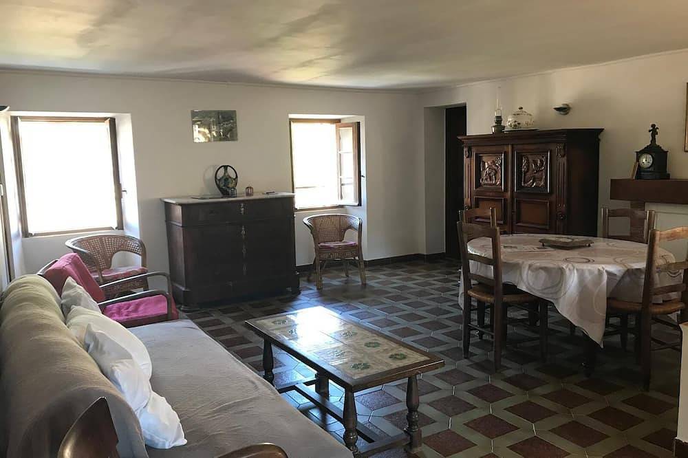 Ganze Wohnung, Holiday rentals in Corsica in Luri, Cap Corse