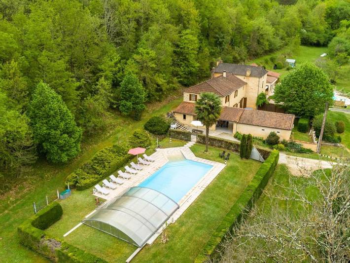 Location de vacances pour 6 personnes, avec Terrasse ainsi que Jardin et Piscine à Monplaisant