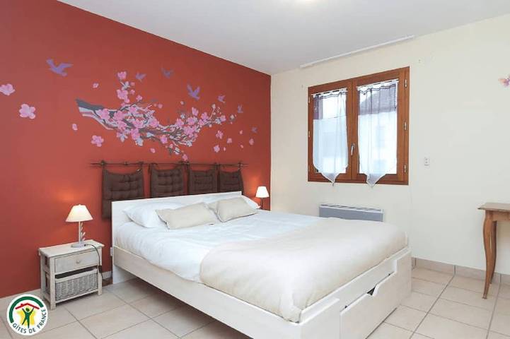 Location de vacances pour 5 personnes, avec balcon ainsi que jardin et piscine à La Côte-Saint-André - 3