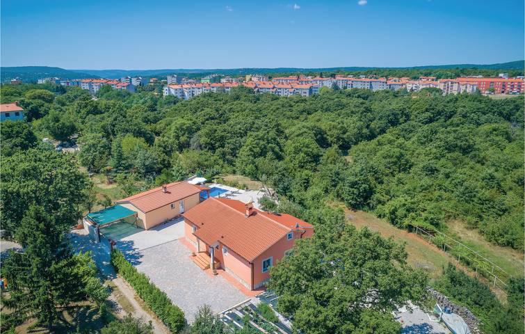 Spacieux appartement de 2 chambres avec terrasse, Wi-Fi et parking près du centre-ville in Labin City, Labin