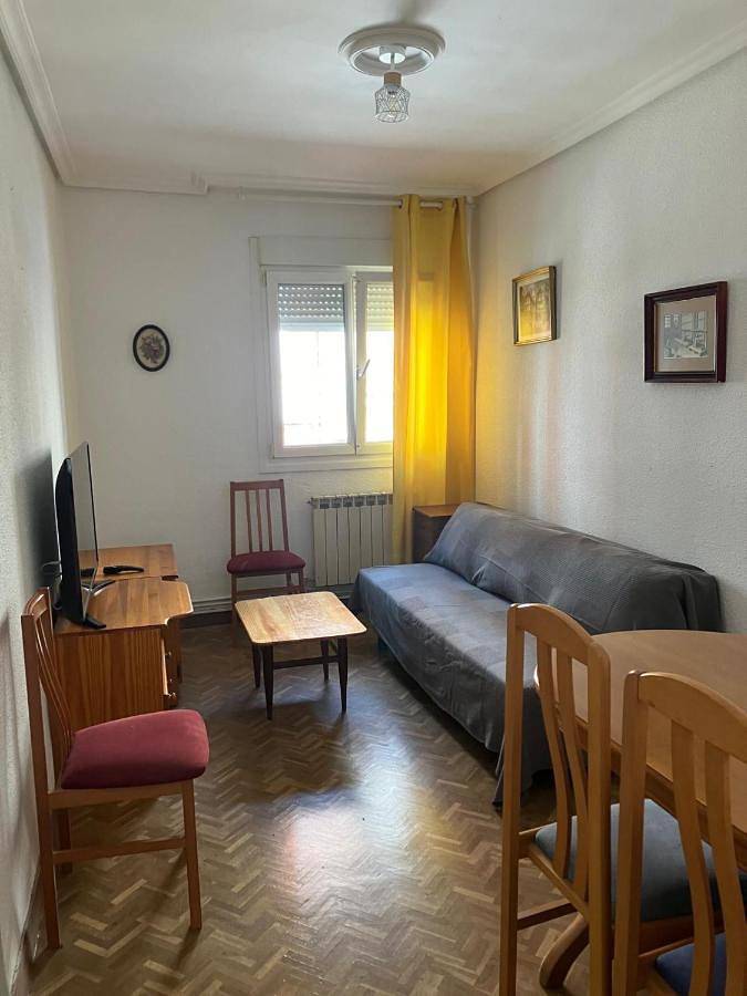 Apartamento entero, Three-Bedroom Apartment in Pamplona, Provincia de Navarra