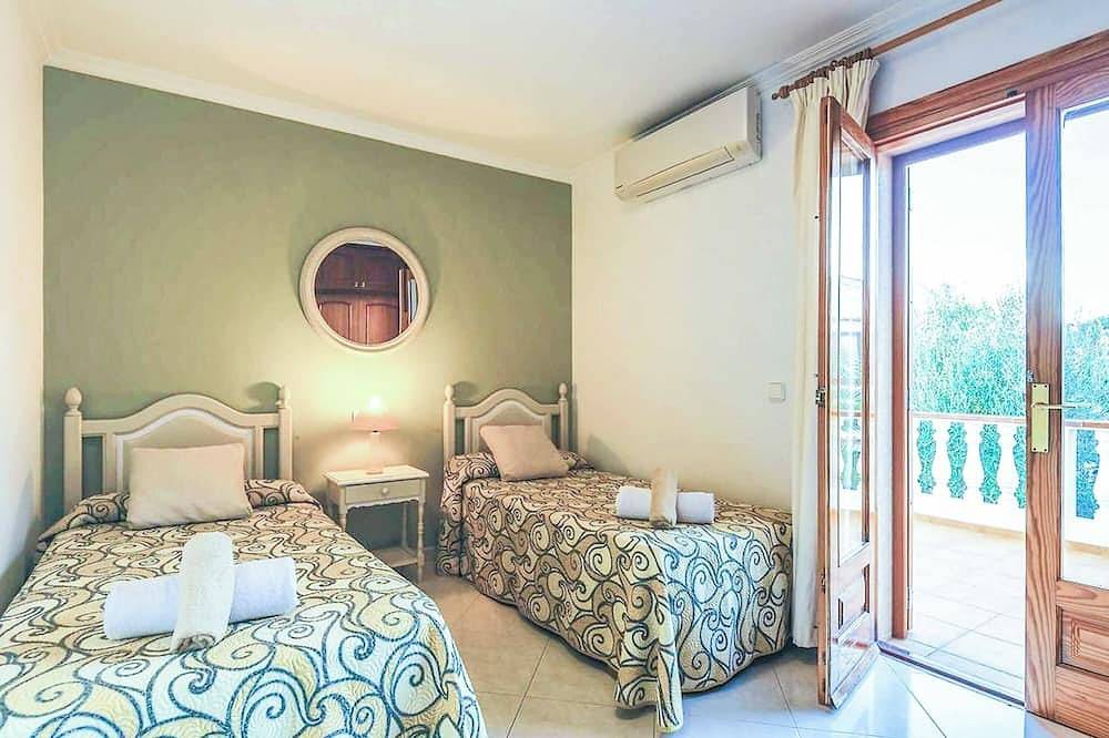 Villa Joaquina - Four Bedroom Villa, Sleeps 8 in Port d'Addaia, Es Mercadal