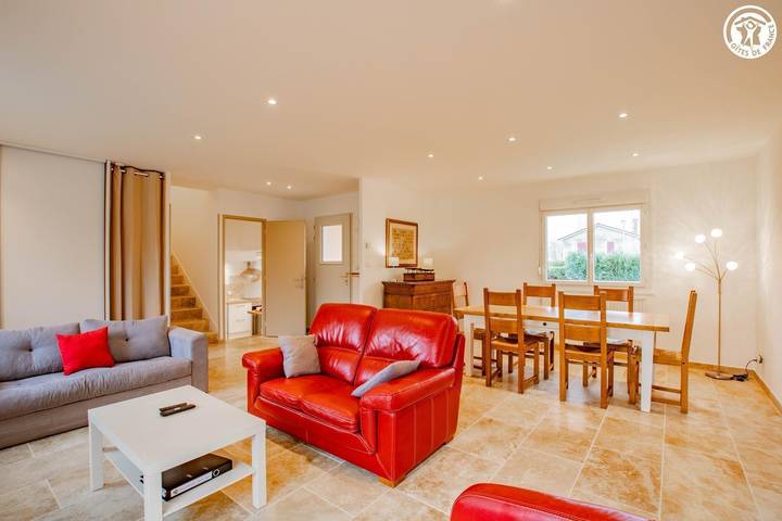 Gîte pour 6 personnes, avec terrasse et jardin