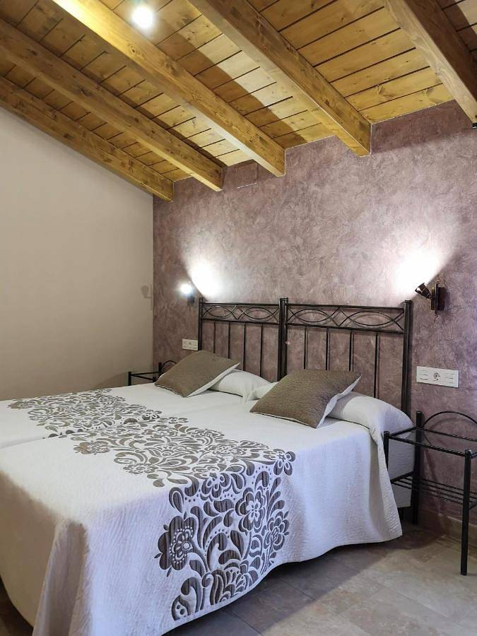 Casa rural para 8 personas, con piscina para niños además de jardín y vistas, Se admiten mascotas en Comarca de Teruel - 3