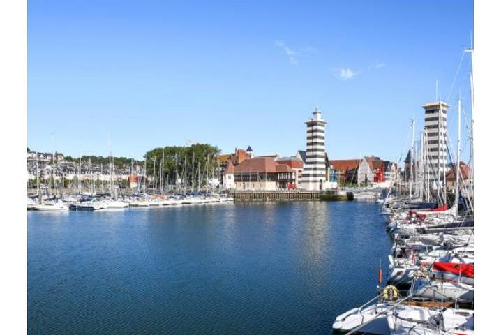 Location de vacances pour 3 personnes, avec piscine et sauna à Deauville