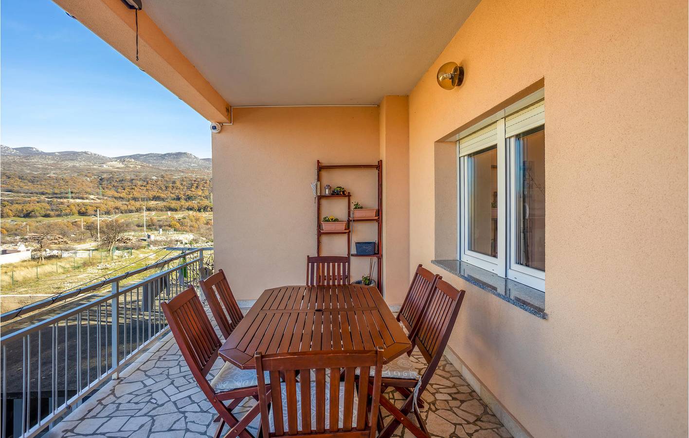 Ganze Ferienwohnung, Modernes Apartment, 2 km vom Strand entfernt, mit WLAN, Parkplatz und Terrasse in Novi Vinodolski, Primorje-Gorski Kotar