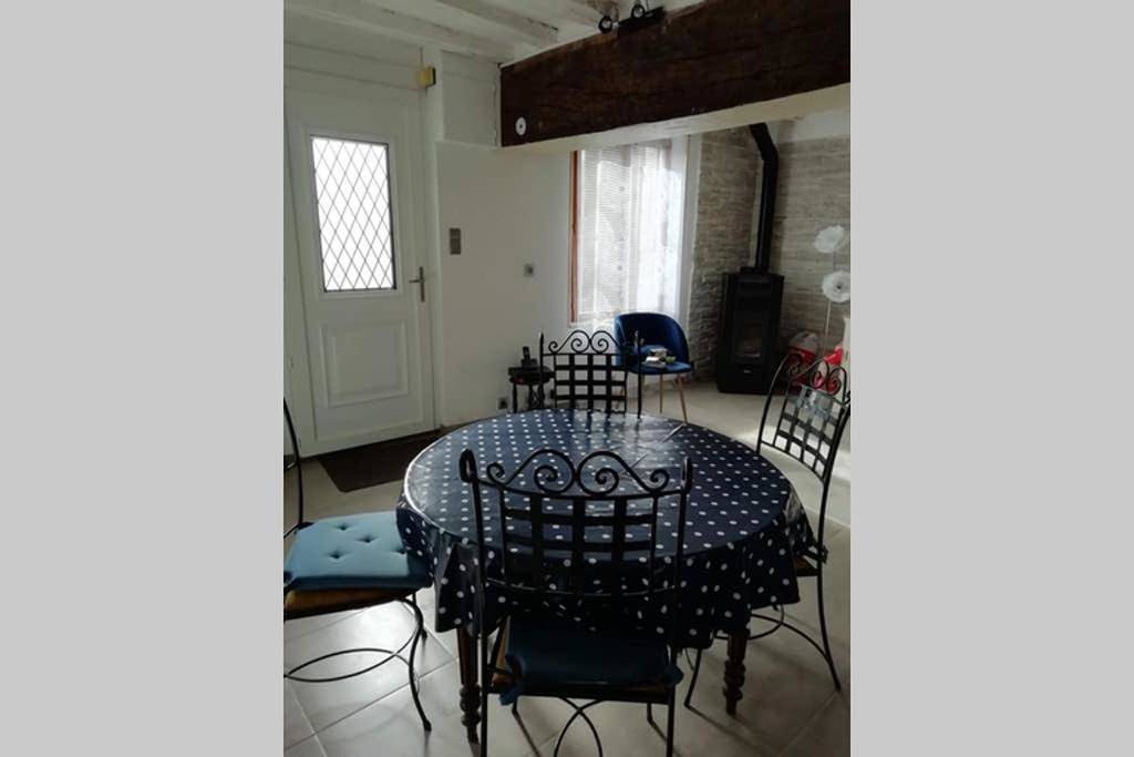 Petite maison de ville toute équipée in Château-Renard, Région de Montargis