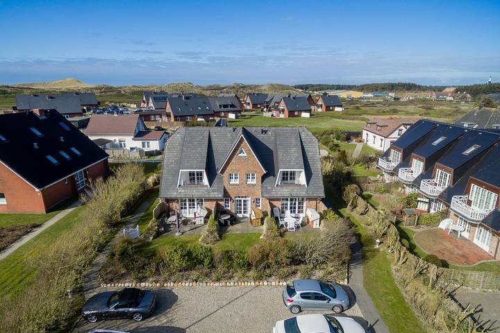 Ganze Wohnung, Bestlage zwischen Dorfteich & Dünen. Traumhaftes Landhaus im Friesenstil. in Wenningstedt, Sylt