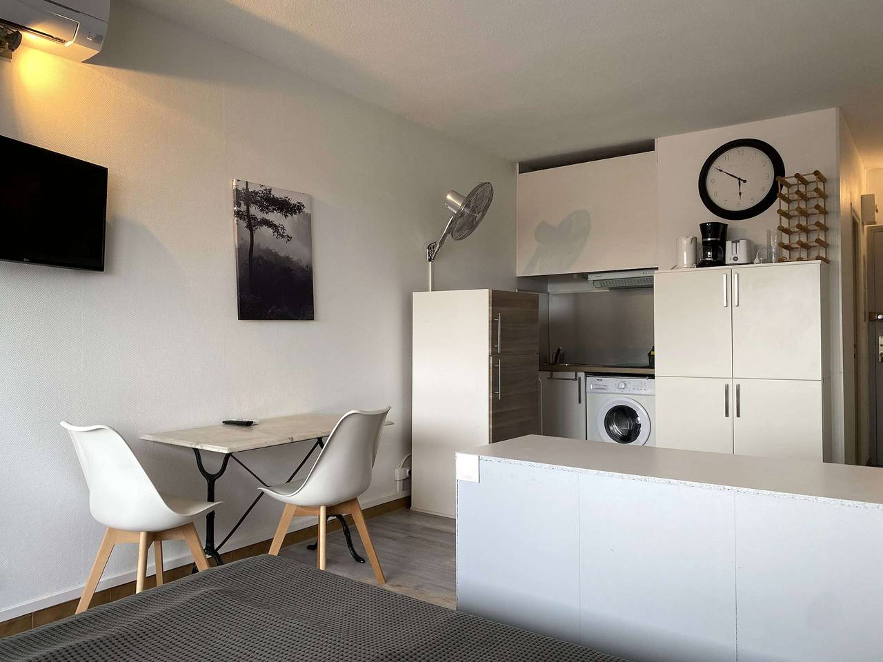Entire studio, Comfortable studio with closed loggia, 29m², wifi in Balaruc-les-Bains, Côte d'Améthyste