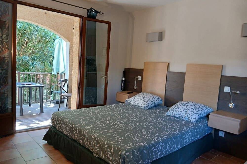 Entire apartment, Air-conditioned 20m2 studio with swimming pool and free parking, equipped for Pmr. in Sisco, Cap Corse