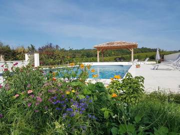 Cottage pour 12 personnes, avec vue ainsi que jardin et piscine à Capian