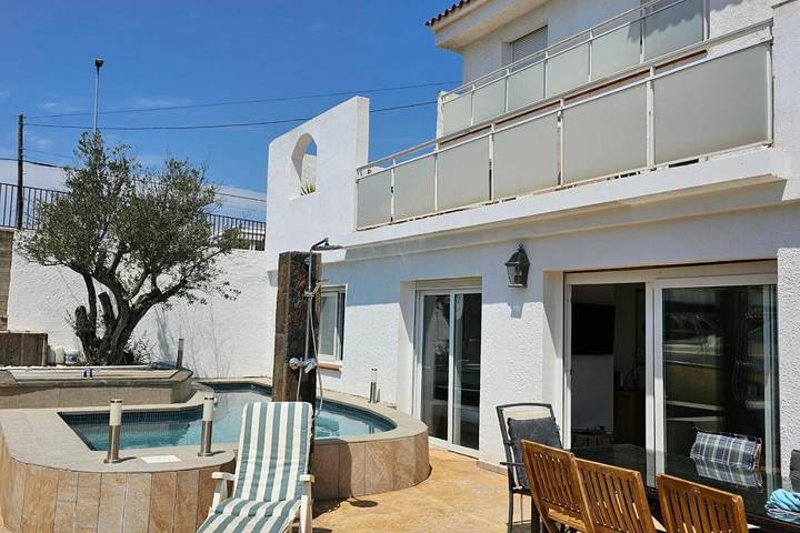 Chalet para 10 personas, con terraza además de vistas y piscina, Se admiten mascotas - 1