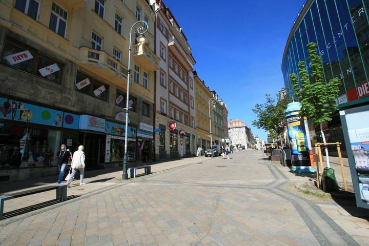 Ferienwohnung für 6 Personen, mit Balkon und Ausblick in Karlsbad