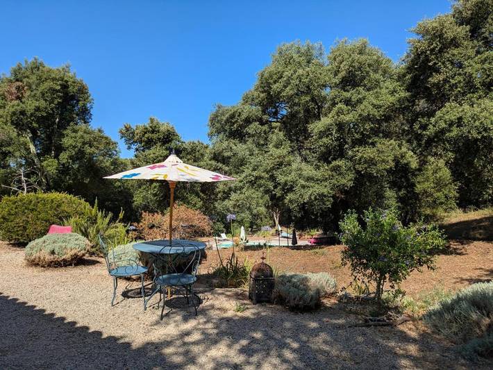 Gîte pour 2 personnes, avec jardin ainsi que terrasse et piscine à Taradeau - 4