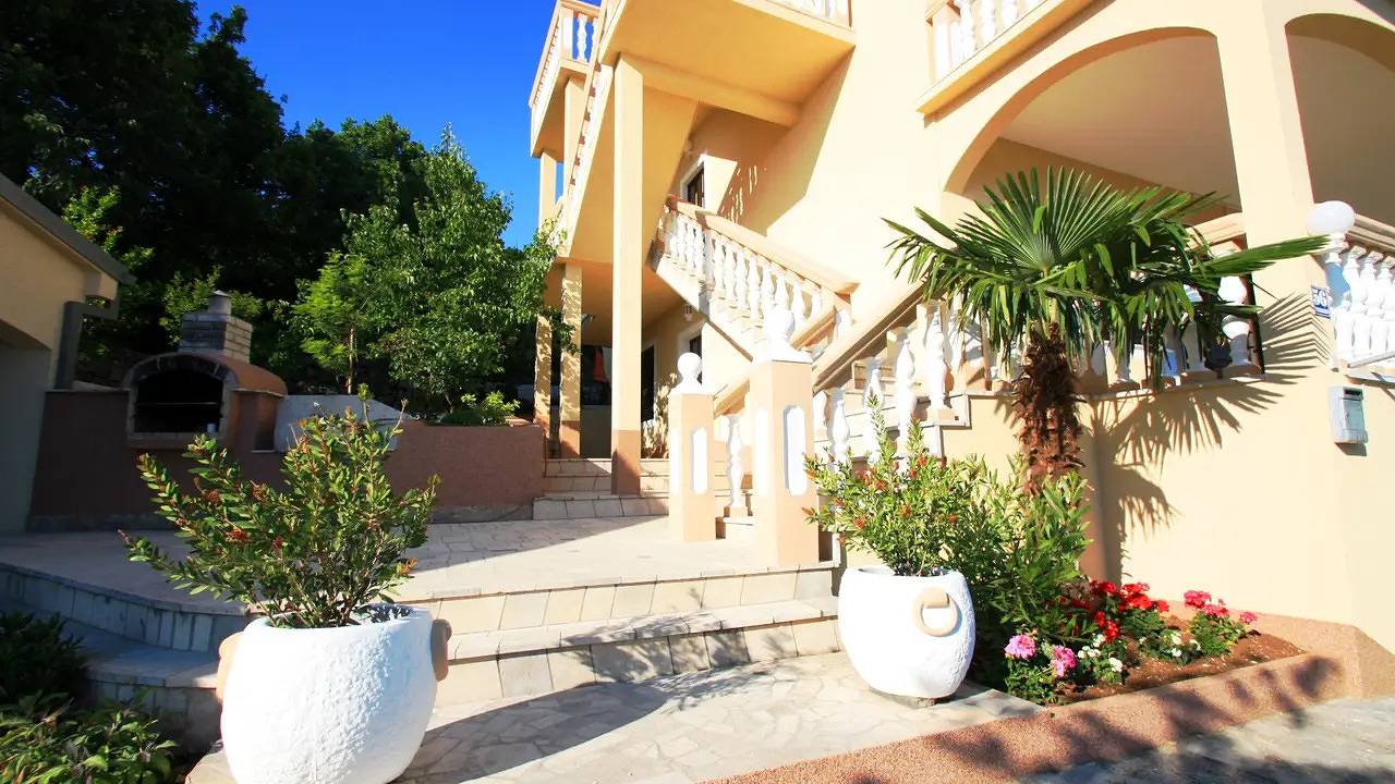 Geheel vakantieappartement, Vakantieappartement voor 2 personen met tuin in Dramalj, Primorje-Gorski Kotar
