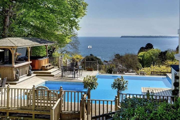 Holiday rental for 12 people, with Hot tub and Terrace as well as Garden in Torquay