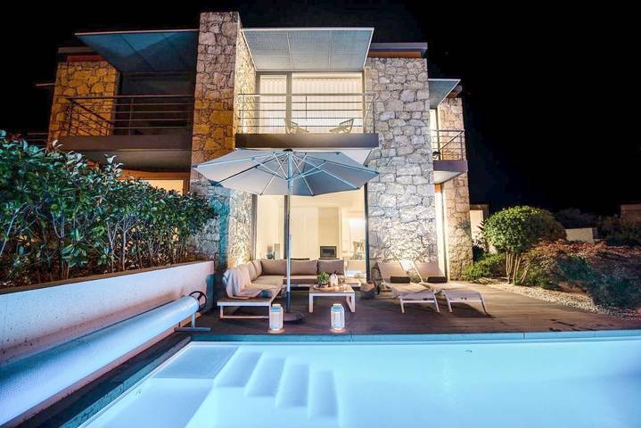 Location de vacances pour 8 personnes, avec jacuzzi ainsi que jardin et piscine dans Afife - 2