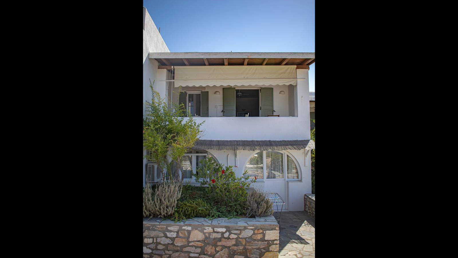 Private villa Agia Irini, 350 meter to the beach for 4 guests with pool access! in Sarakiniko, Paros