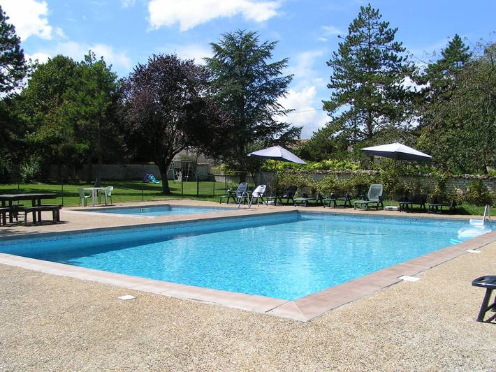 Location de vacances pour 7 personnes, avec Balcon/Terrasse et Jardin à Dœuil-sur-le-Mignon
