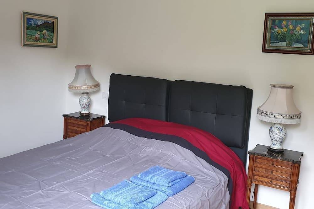 Recent Floor House With Closed Garden Near The Beach in Saint-Pol-de-Léon, Ceinture Dorée