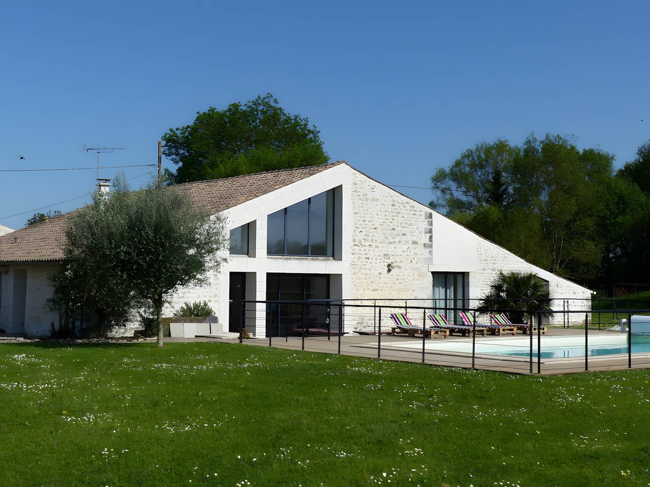 Gîte De L'audonnière: casa de vacaciones con piscina privada, terraza y Wi-Fi in Cabariot, Region de Rochefort