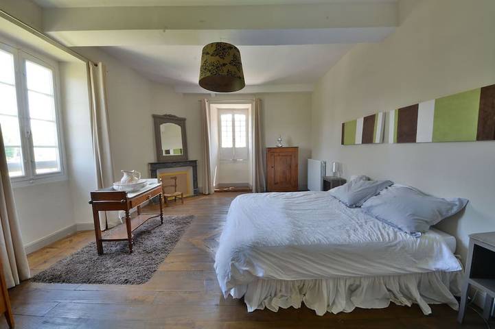 Location de vacances pour 19 personnes, avec terrasse et jardin, animaux acceptés à Buzy - 4