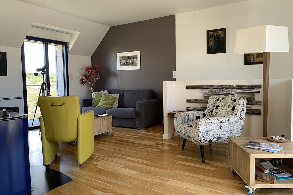 Fisherman's house with exceptional view of the back port, close to the beaches in Treffiagat, Quimper region