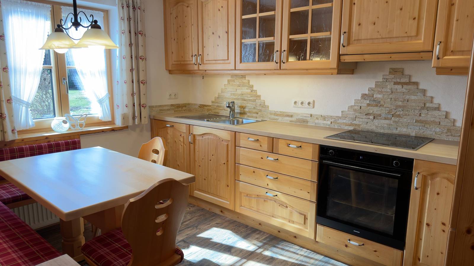 Ferienhaus 'Bletschers Hoamat' mit Bergblick, privater Terrasse und Wlan in Mittenwald, Bayerische Alpen