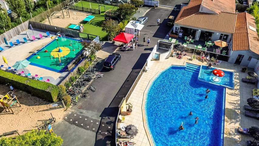 Mobil home pour 2 personnes, avec Terrasse dans Plage De La Paree Du Jonc