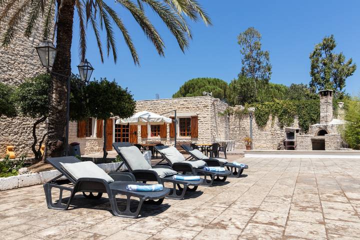 Villa 'Torre Cappavecchia' con piscina privata, terrazza privata e aria condizionata in Molfetta, Provincia di Bari