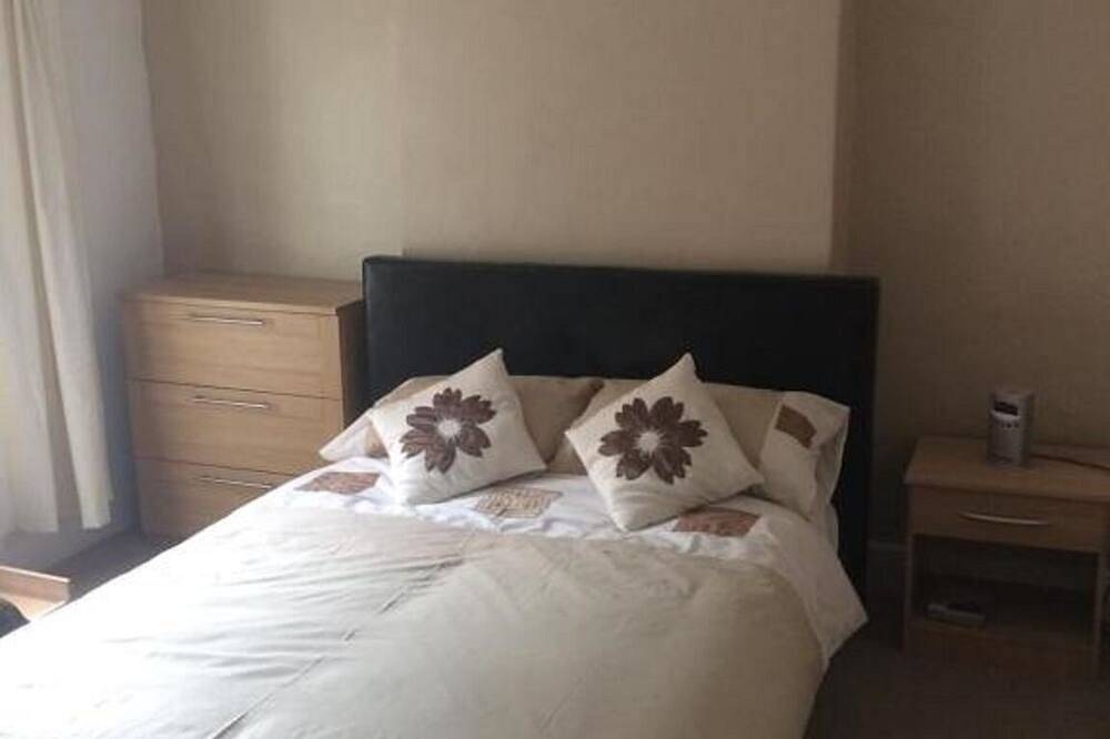 3 bed house, 5 mins walk from Taunton town centre in Taunton, Somerset